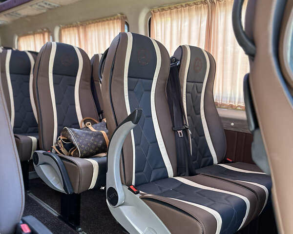 Белый Мерседес Sprinter, объемом двигателя 2.14 л и пробегом 387 тыс. км за 46500 $, фото 13 на Automoto.ua