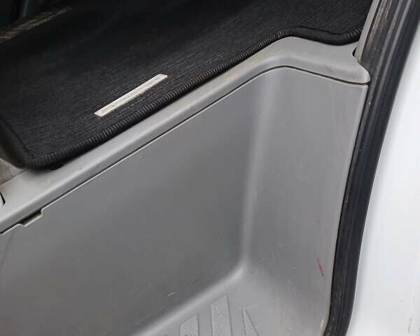 Белый Мерседес Sprinter, объемом двигателя 2.7 л и пробегом 462 тыс. км за 38800 $, фото 7 на Automoto.ua