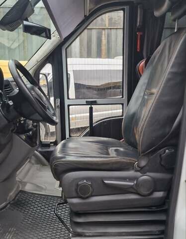Белый Мерседес Sprinter, объемом двигателя 3 л и пробегом 340 тыс. км за 59900 $, фото 36 на Automoto.ua