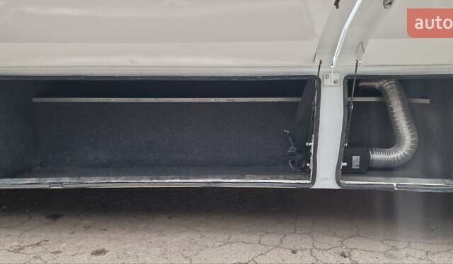 Белый Мерседес Sprinter, объемом двигателя 3 л и пробегом 340 тыс. км за 59900 $, фото 20 на Automoto.ua