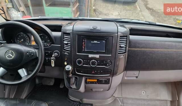 Белый Мерседес Sprinter, объемом двигателя 3 л и пробегом 340 тыс. км за 59900 $, фото 22 на Automoto.ua
