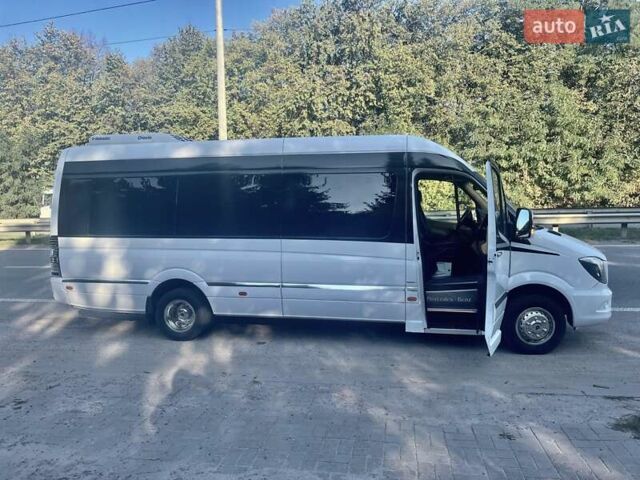 Белый Мерседес Sprinter, объемом двигателя 2.9 л и пробегом 400 тыс. км за 54999 $, фото 4 на Automoto.ua