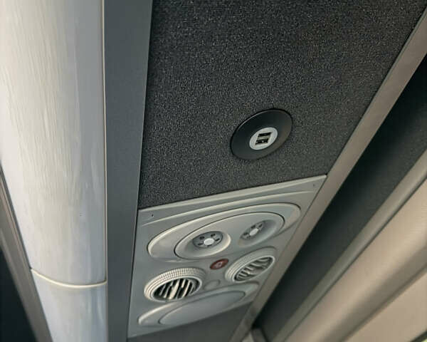 Белый Мерседес Sprinter, объемом двигателя 3 л и пробегом 312 тыс. км за 63800 $, фото 21 на Automoto.ua