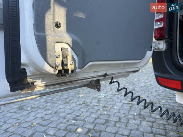 Белый Мерседес Sprinter, объемом двигателя 3 л и пробегом 312 тыс. км за 63800 $, фото 53 на Automoto.ua