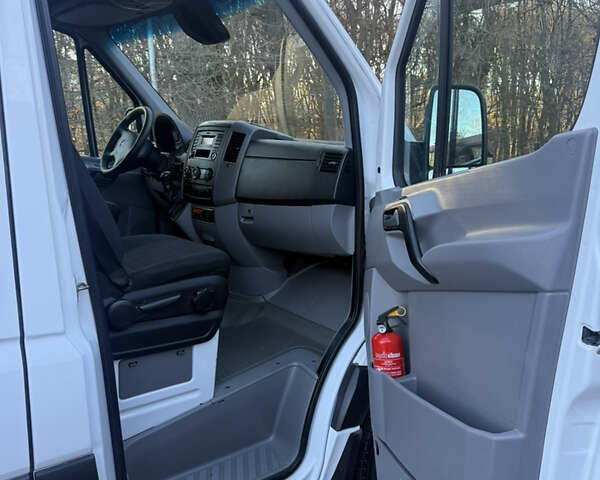 Белый Мерседес Sprinter, объемом двигателя 3 л и пробегом 312 тыс. км за 63800 $, фото 31 на Automoto.ua