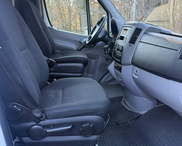 Белый Мерседес Sprinter, объемом двигателя 3 л и пробегом 312 тыс. км за 63800 $, фото 33 на Automoto.ua