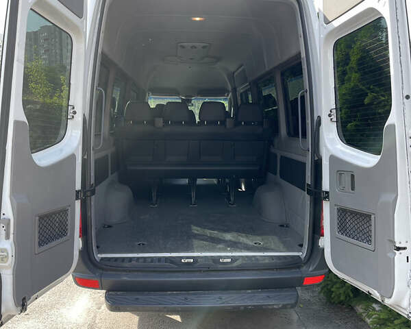 Белый Мерседес Sprinter, объемом двигателя 2.99 л и пробегом 199 тыс. км за 35000 $, фото 11 на Automoto.ua