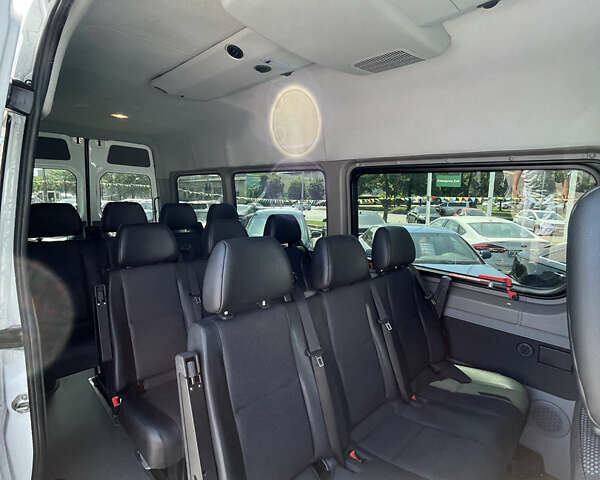 Белый Мерседес Sprinter, объемом двигателя 2.99 л и пробегом 199 тыс. км за 35000 $, фото 18 на Automoto.ua