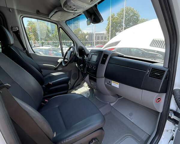 Белый Мерседес Sprinter, объемом двигателя 2.99 л и пробегом 199 тыс. км за 35000 $, фото 14 на Automoto.ua