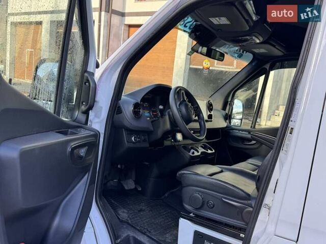 Белый Мерседес Sprinter, объемом двигателя 2.99 л и пробегом 40 тыс. км за 77500 $, фото 17 на Automoto.ua