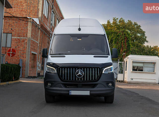 Білий Мерседес Sprinter, об'ємом двигуна 2.99 л та пробігом 390 тис. км за 60000 $, фото 1 на Automoto.ua