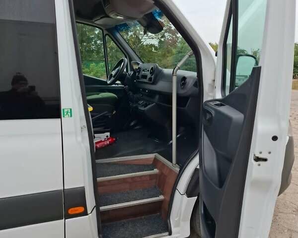 Белый Мерседес Sprinter, объемом двигателя 3 л и пробегом 331 тыс. км за 93800 $, фото 10 на Automoto.ua