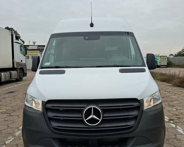 Белый Мерседес Sprinter, объемом двигателя 3 л и пробегом 331 тыс. км за 93800 $, фото 3 на Automoto.ua