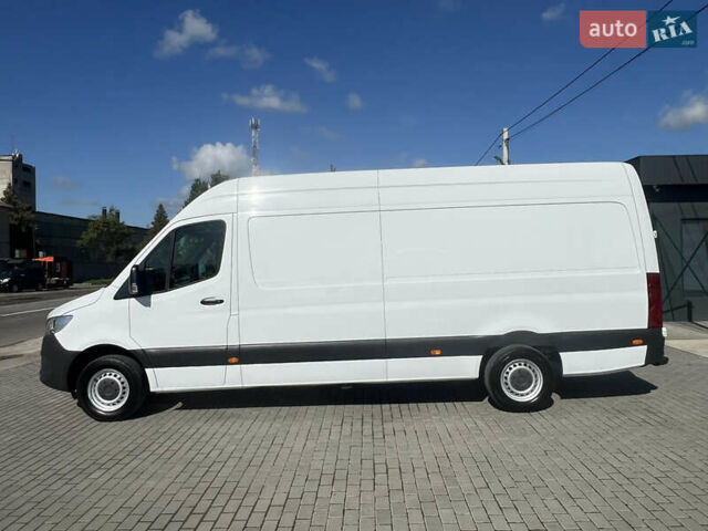 Белый Мерседес Sprinter, объемом двигателя 2 л и пробегом 264 тыс. км за 26565 $, фото 1 на Automoto.ua