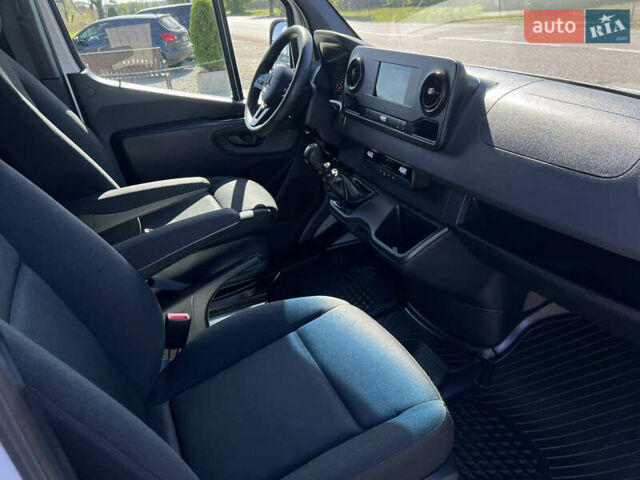 Белый Мерседес Sprinter, объемом двигателя 2 л и пробегом 264 тыс. км за 26565 $, фото 17 на Automoto.ua
