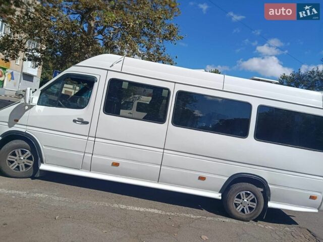Белый Мерседес Sprinter, объемом двигателя 2.87 л и пробегом 582 тыс. км за 8000 $, фото 2 на Automoto.ua