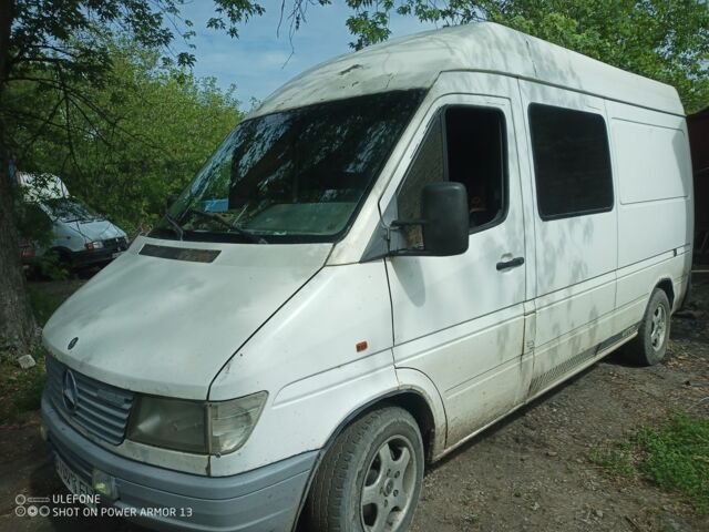 Белый Мерседес Sprinter, объемом двигателя 0 л и пробегом 900 тыс. км за 3139 $, фото 3 на Automoto.ua