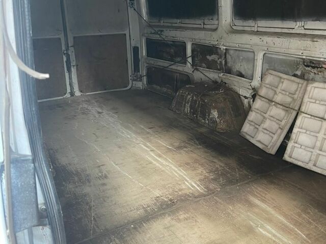 Белый Мерседес Sprinter, объемом двигателя 2.87 л и пробегом 380 тыс. км за 3800 $, фото 6 на Automoto.ua