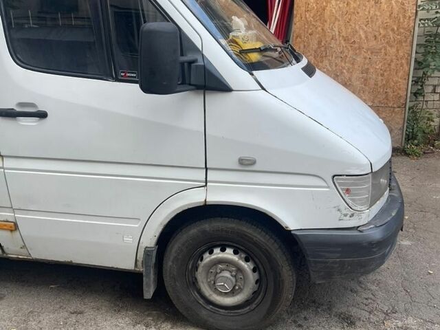 Белый Мерседес Sprinter, объемом двигателя 2.87 л и пробегом 380 тыс. км за 3800 $, фото 2 на Automoto.ua