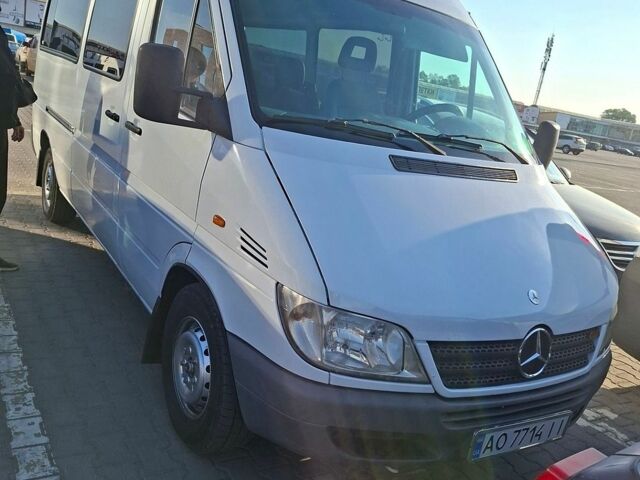 Белый Мерседес Sprinter, объемом двигателя 2.69 л и пробегом 440 тыс. км за 10500 $, фото 1 на Automoto.ua