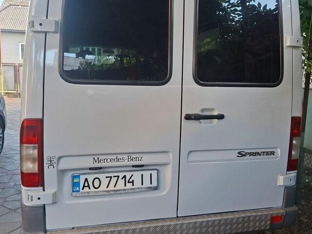 Белый Мерседес Sprinter, объемом двигателя 2.69 л и пробегом 440 тыс. км за 10500 $, фото 6 на Automoto.ua