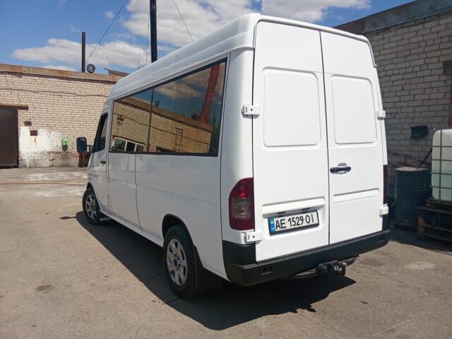 Белый Мерседес Sprinter, объемом двигателя 2.7 л и пробегом 450 тыс. км за 8989 $, фото 3 на Automoto.ua