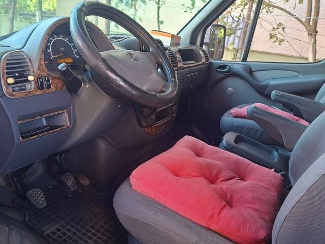 Белый Мерседес Sprinter, объемом двигателя 2.69 л и пробегом 440 тыс. км за 10500 $, фото 3 на Automoto.ua