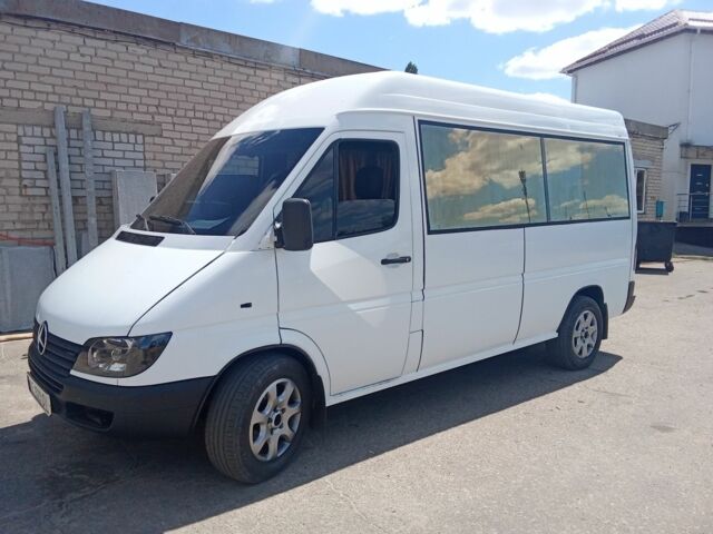 Белый Мерседес Sprinter, объемом двигателя 2.7 л и пробегом 450 тыс. км за 8989 $, фото 1 на Automoto.ua