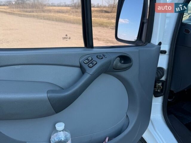 Белый Мерседес Sprinter, объемом двигателя 2.69 л и пробегом 617 тыс. км за 13500 $, фото 4 на Automoto.ua