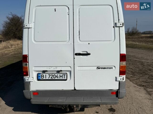 Белый Мерседес Sprinter, объемом двигателя 2.69 л и пробегом 617 тыс. км за 13500 $, фото 3 на Automoto.ua