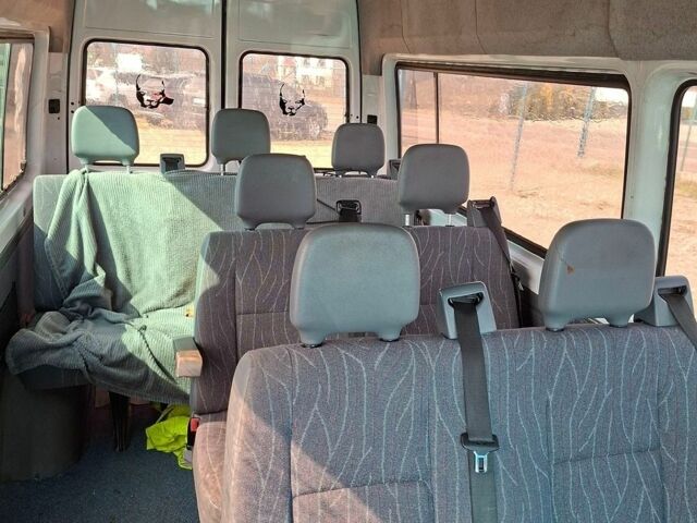 Белый Мерседес Sprinter, объемом двигателя 2.69 л и пробегом 440 тыс. км за 10500 $, фото 2 на Automoto.ua