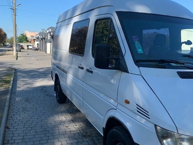 Белый Мерседес Sprinter, объемом двигателя 2.15 л и пробегом 652 тыс. км за 7800 $, фото 2 на Automoto.ua