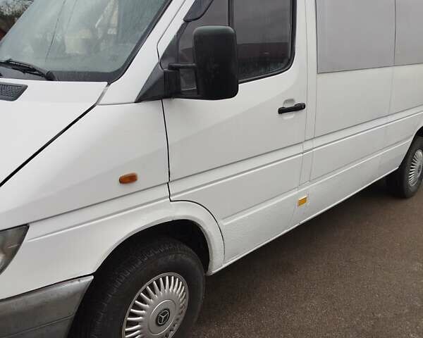Белый Мерседес Sprinter, объемом двигателя 2.2 л и пробегом 193 тыс. км за 5999 $, фото 13 на Automoto.ua