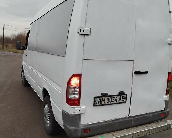 Белый Мерседес Sprinter, объемом двигателя 2.2 л и пробегом 193 тыс. км за 5999 $, фото 33 на Automoto.ua