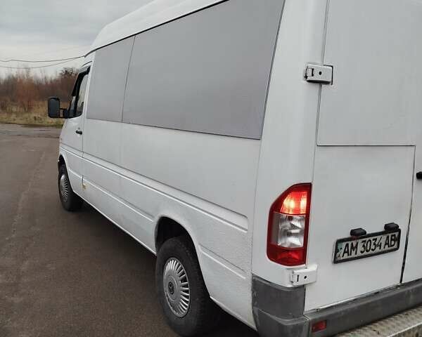 Белый Мерседес Sprinter, объемом двигателя 2.2 л и пробегом 193 тыс. км за 5999 $, фото 39 на Automoto.ua