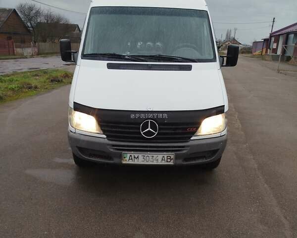 Белый Мерседес Sprinter, объемом двигателя 2.2 л и пробегом 193 тыс. км за 5999 $, фото 46 на Automoto.ua