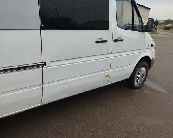 Белый Мерседес Sprinter, объемом двигателя 2.2 л и пробегом 193 тыс. км за 5999 $, фото 30 на Automoto.ua