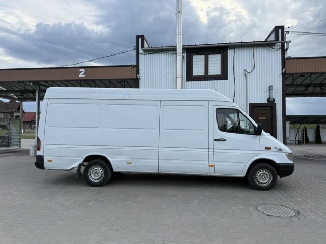 Белый Мерседес Sprinter, объемом двигателя 2.2 л и пробегом 500 тыс. км за 6965 $, фото 2 на Automoto.ua