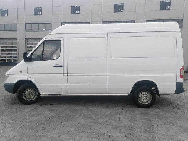 Белый Мерседес Sprinter, объемом двигателя 2.7 л и пробегом 330 тыс. км за 12000 $, фото 2 на Automoto.ua
