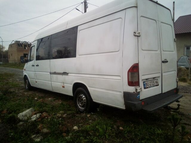 Білий Мерседес Sprinter, об'ємом двигуна 2.2 л та пробігом 450 тис. км за 5500 $, фото 1 на Automoto.ua