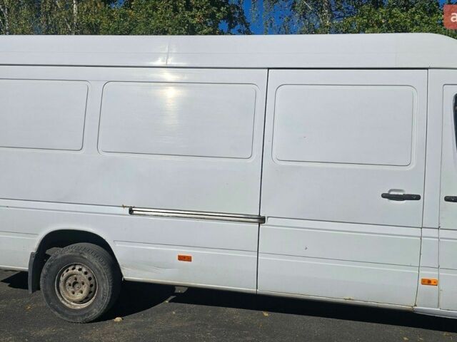 Белый Мерседес Sprinter, объемом двигателя 2.2 л и пробегом 530 тыс. км за 8300 $, фото 5 на Automoto.ua