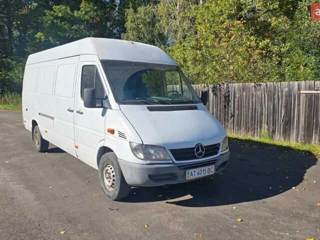 Белый Мерседес Sprinter, объемом двигателя 2.2 л и пробегом 530 тыс. км за 8300 $, фото 3 на Automoto.ua