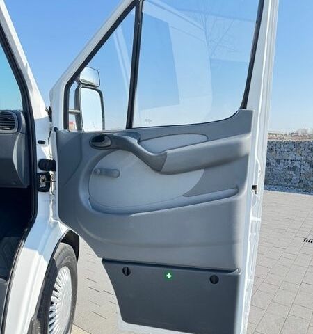Белый Мерседес Sprinter, объемом двигателя 2.15 л и пробегом 391 тыс. км за 7300 $, фото 14 на Automoto.ua