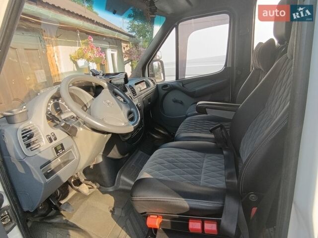 Белый Мерседес Sprinter, объемом двигателя 2.15 л и пробегом 390 тыс. км за 8800 $, фото 7 на Automoto.ua