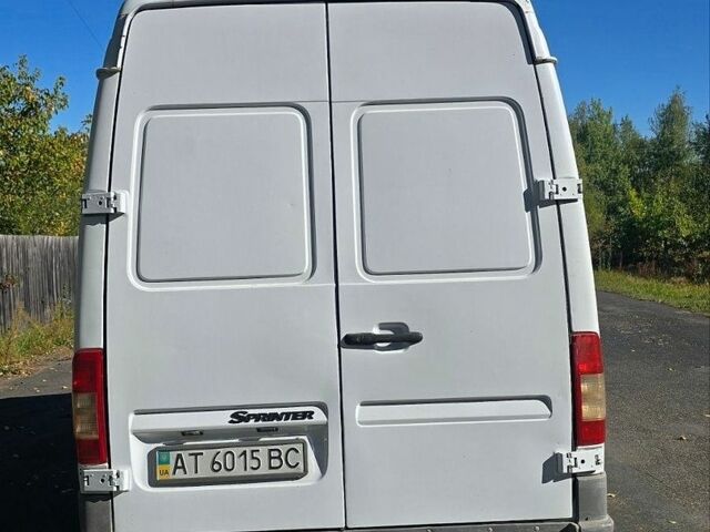 Белый Мерседес Sprinter, объемом двигателя 2.2 л и пробегом 530 тыс. км за 8300 $, фото 10 на Automoto.ua