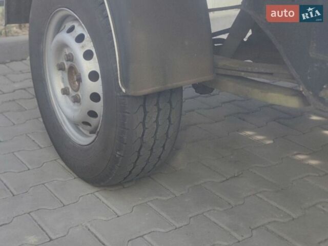 Белый Мерседес Sprinter, объемом двигателя 2.2 л и пробегом 381 тыс. км за 9900 $, фото 2 на Automoto.ua