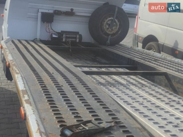 Белый Мерседес Sprinter, объемом двигателя 2.2 л и пробегом 381 тыс. км за 9900 $, фото 3 на Automoto.ua