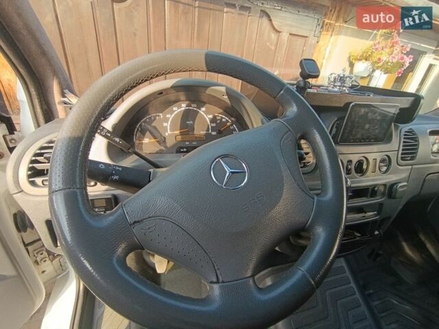 Белый Мерседес Sprinter, объемом двигателя 2.15 л и пробегом 390 тыс. км за 8800 $, фото 3 на Automoto.ua
