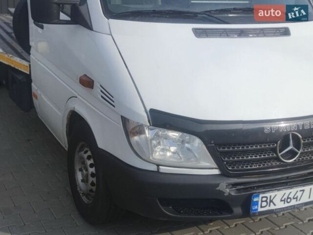 Белый Мерседес Sprinter, объемом двигателя 2.2 л и пробегом 381 тыс. км за 9900 $, фото 1 на Automoto.ua
