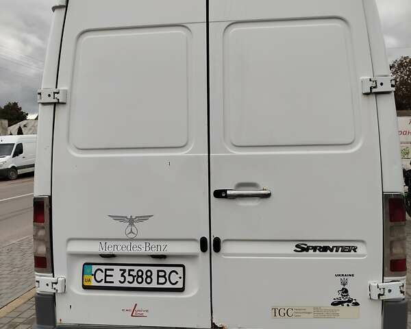 Белый Мерседес Sprinter, объемом двигателя 2.2 л и пробегом 460 тыс. км за 7500 $, фото 4 на Automoto.ua